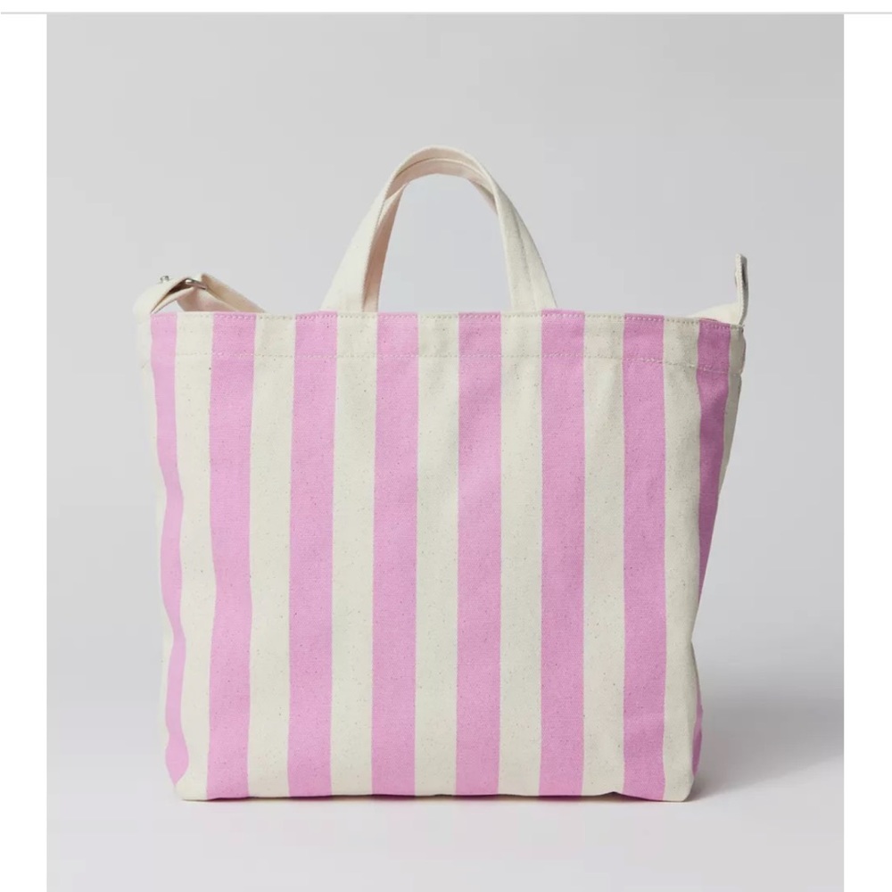 Baggu horizontal zip duck bag in pink awning. NWT